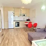 Cozy Sea Views In דירה *